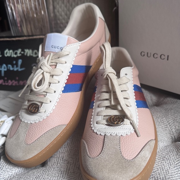 Gucci Women's Pink Sneakers - Picture 1 of 16